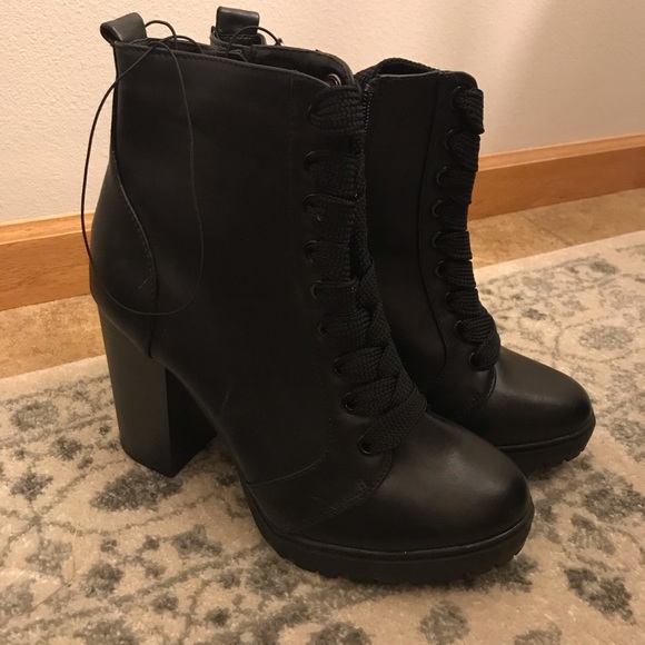 *NEW* EXPRESS Lace-Up Heeled Lug Booties - Picture 4 of 5